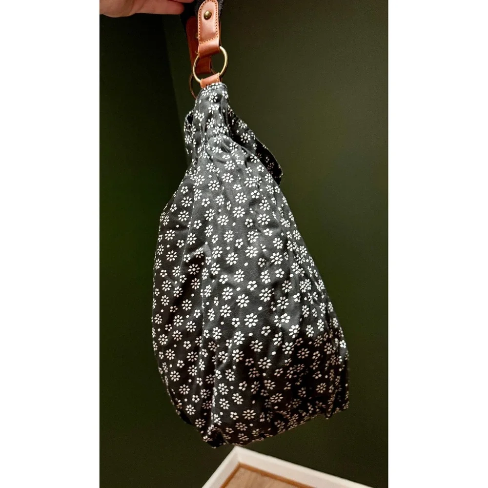 Black &‎ White Daisy Print Hobo Slouch Shoulder Bag
